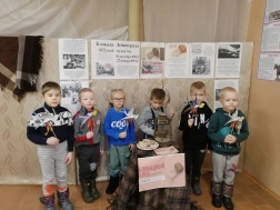 "Блокадная ласточка", Блокадный хлеб.